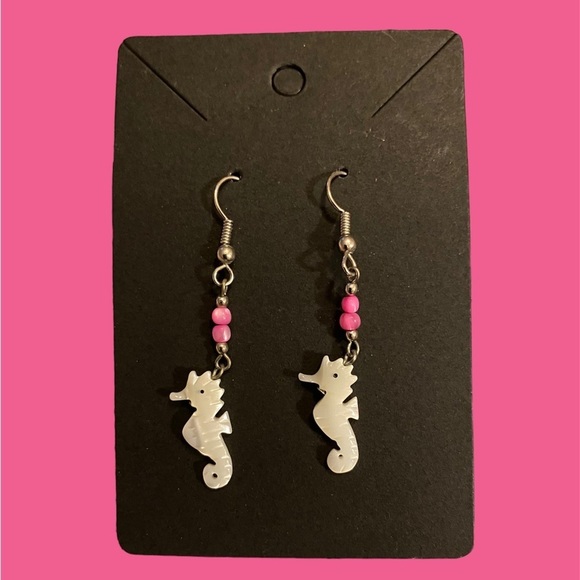 Jewelry - Seahorse dangle earrings